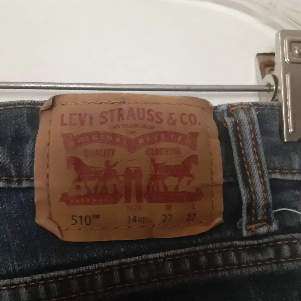 Levis measurements shown